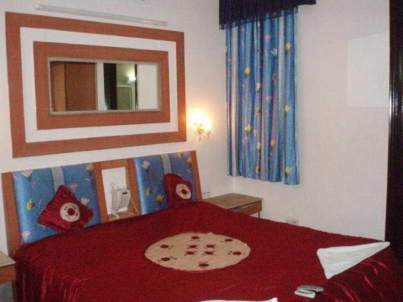 Hotel Raunak International New Delhi Eksteriør billede