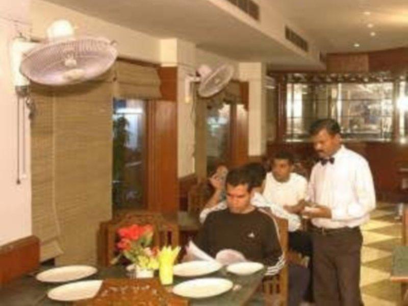 Hotel Raunak International New Delhi Eksteriør billede